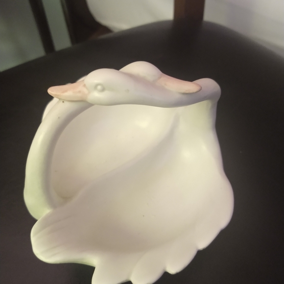 Fine porcelain swan bowl made in Japan - Picture 2 of 6